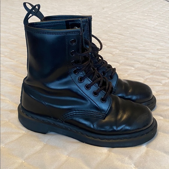 Dr. Martens Shoes - Dr Martens ladies size 6 US